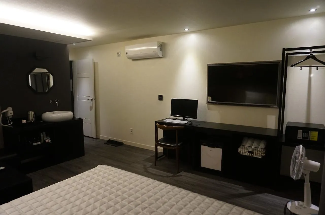 MU Hotel Busan 2*,