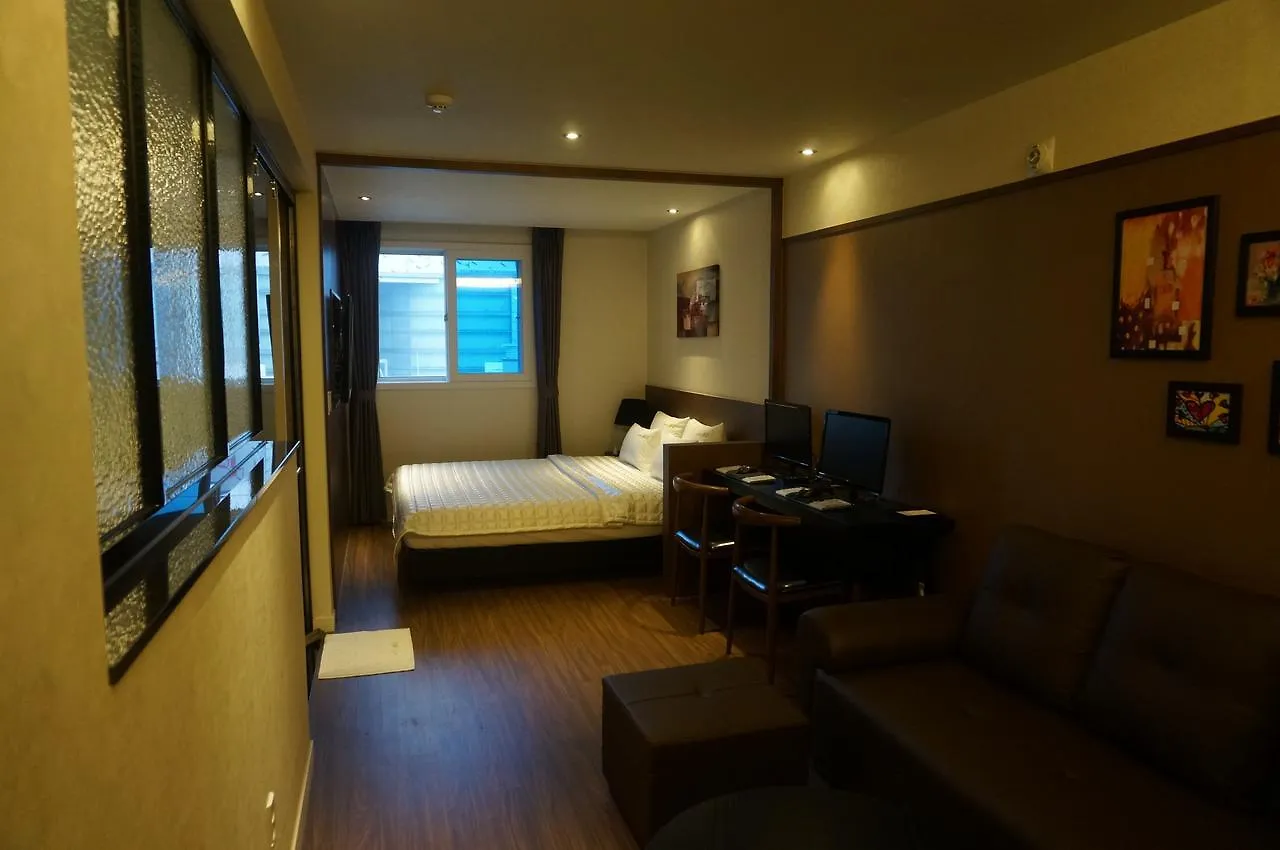 MU Hotel Busan 2*,